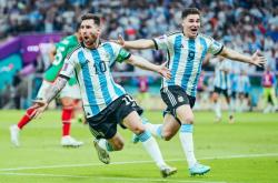 直击现场！联赛中阿根廷队如何完成逆转获胜？